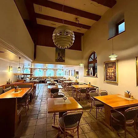 Hotel-restaurant Ratsstube فندق 3*